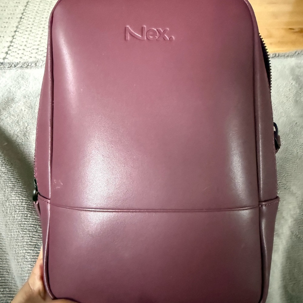 Magnetic/detachable crossbody/chest Nex bag, vegan leather, like new - Picture 10 of 11